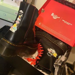 - Dr. Martins hello kitty and friends 💕💕💕💕
